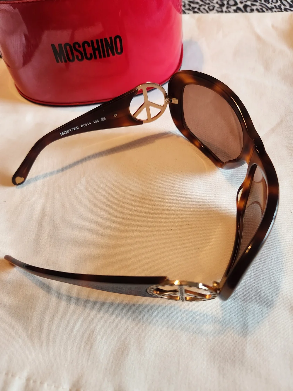 Moschino Women's Brown Tortoiseshell Sunglasses With Design Red Case MO51702